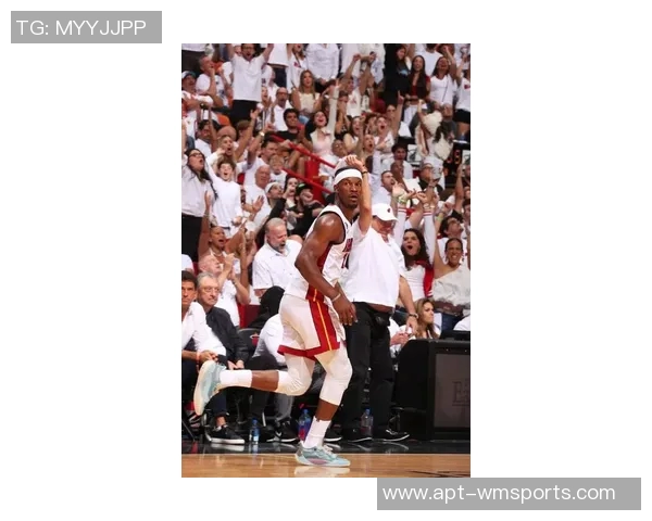 巴特勒半场表现抢眼17分钟内贡献12分2板3助2断展现强大杀伤力 巴特勒半场表现抢眼17分钟内贡献12分2板3助2断展现强大杀伤力