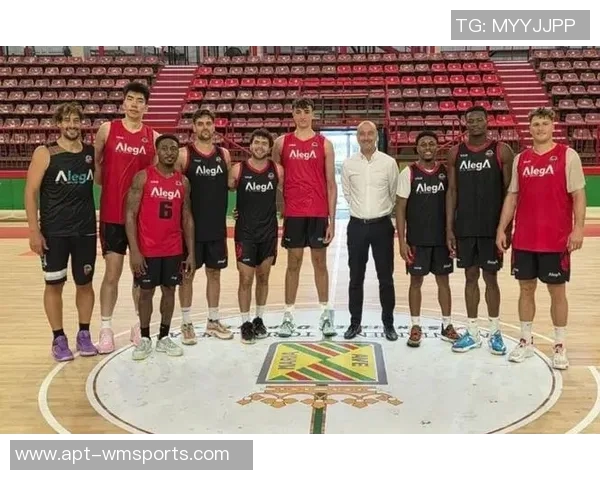 余嘉豪西乙第二战仅出手两次却贡献4分4板助球队迎来赛季首胜 余嘉豪西乙第二战仅出手两次却贡献4分4板助球队迎来赛季首胜