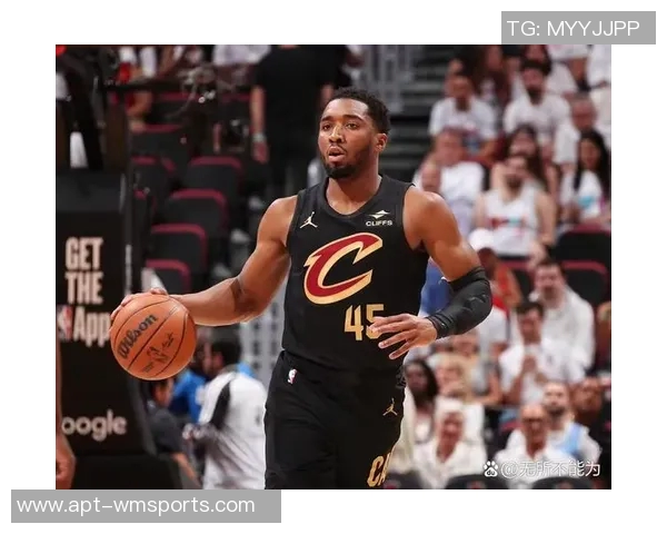 米切尔短暂出战18分钟表现平平贡献7分1板2助2断展现潜力 米切尔短暂出战18分钟表现平平贡献7分1板2助2断展现潜力