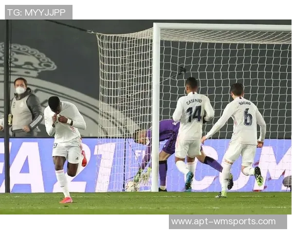 维尼修斯马德里住宅突发火灾桑拿房毁于一旦所幸无人员伤亡 维尼修斯马德里住宅突发火灾桑拿房毁于一旦所幸无人员伤亡