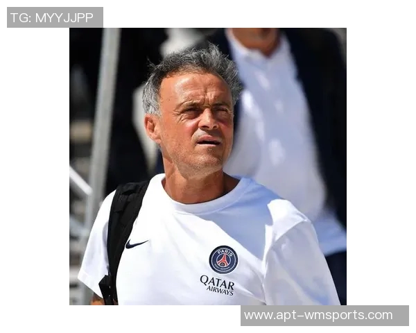 恩里克坚定支持舍瓦利耶:后卫失误不影响我们对他的信任 恩里克坚定支持舍瓦利耶:后卫失误不影响我们对他的信任