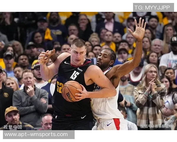 约基奇半场表现抢眼但失误频繁14分4板4助5次失误影响球队节奏 约基奇半场表现抢眼但失误频繁14分4板4助5次失误影响球队节奏