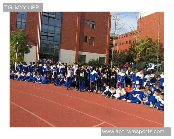 武汉三镇训练纪实:团结拼搏共创辉煌未来的奋斗之路 武汉三镇训练纪实:团结拼搏共创辉煌未来的奋斗之路