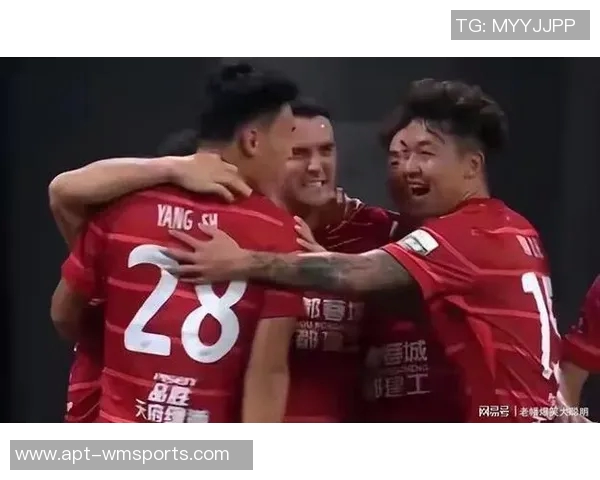 亚足联对蓉城处以3000美元罚款因球迷向蔚山球员投掷水瓶事件 亚足联对蓉城处以3000美元罚款因球迷向蔚山球员投掷水瓶事件