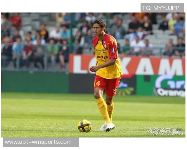 瓦拉内谈现代中卫特点与防守艺术的缺失现象