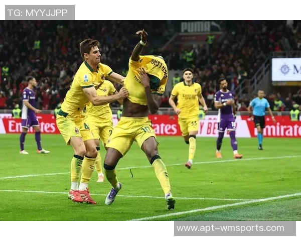 莱奥庆祝被加比亚拦截福法纳及时帮他整理衣领 莱奥庆祝被加比亚拦截福法纳及时帮他整理衣领