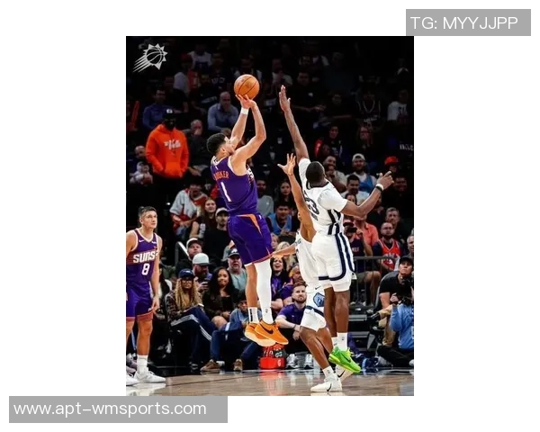 布克称赞马克威廉姆斯攻防两端表现出色球队急需他的贡献