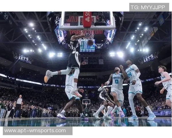 字母哥补篮遭封盖CJ中投绝杀后字母哥反击未能命中